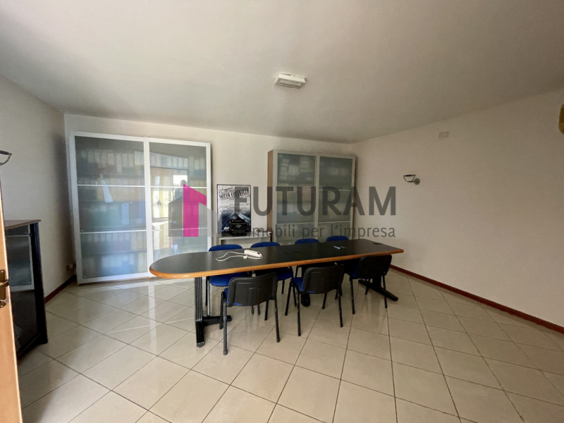 RIF:  097NM -  RUBANO (PD)  -  PER INFO    340 335 8378 - 0444/310220

Propongo in affitto un uff...