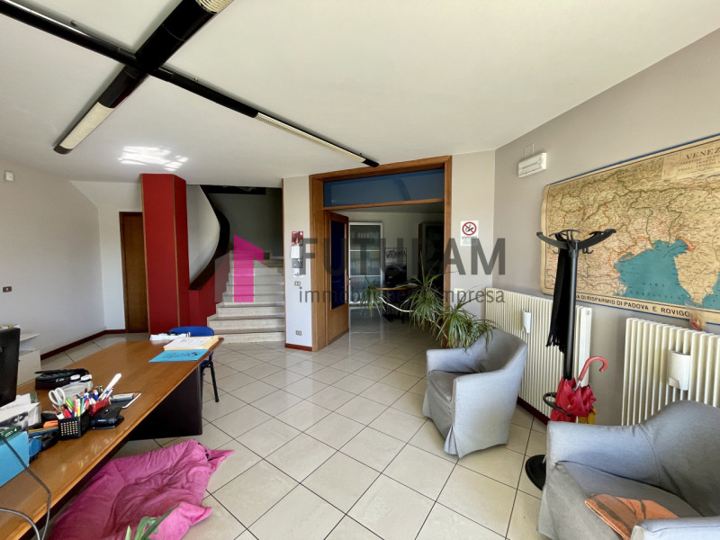 RIF:  097NM -  RUBANO (PD)  -  PER INFO    340 335 8378 - 0444/310220

Propongo in affitto un uff...