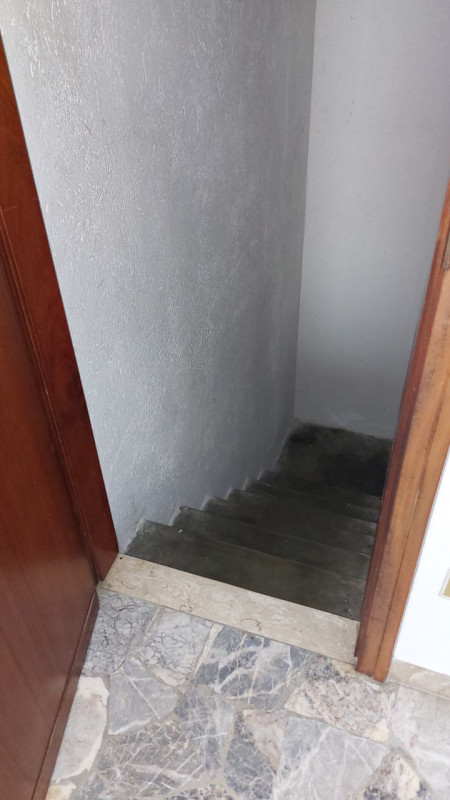 Vicenza, in zona di Sant' Agostino, si propone in vendita una casa singola di ampie metrature, di...