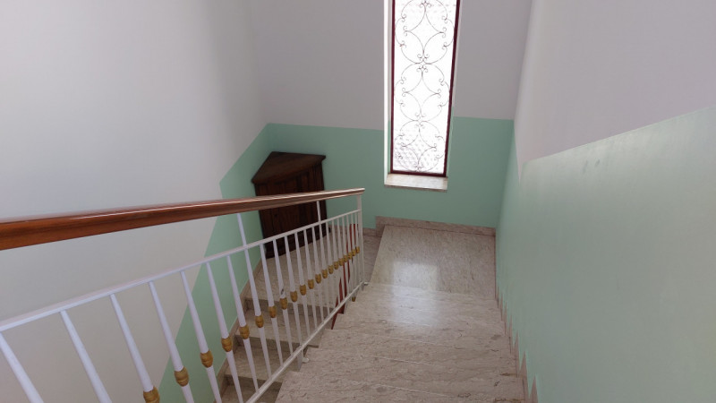 Vicenza, in zona di Sant' Agostino, si propone in vendita una casa singola di ampie metrature, di...