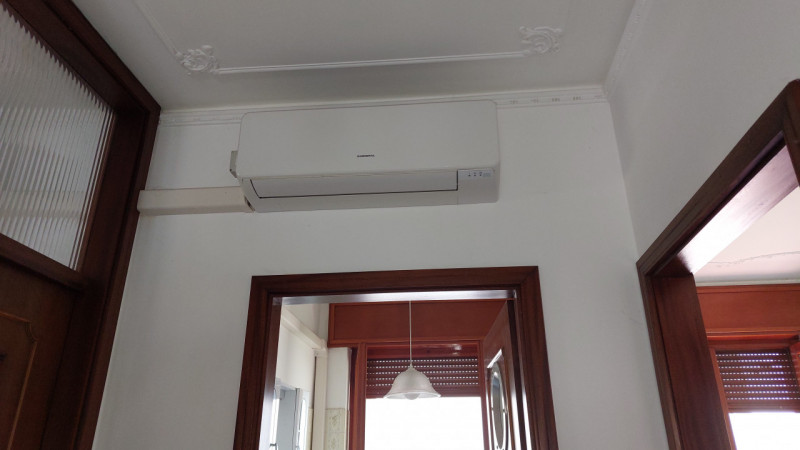 Vicenza, in zona di Sant' Agostino, si propone in vendita una casa singola di ampie metrature, di...