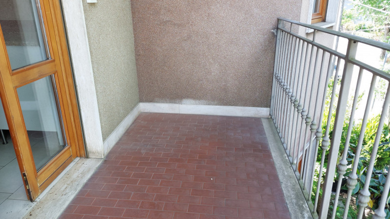 Vicenza, in zona di Sant' Agostino, si propone in vendita una casa singola di ampie metrature, di...