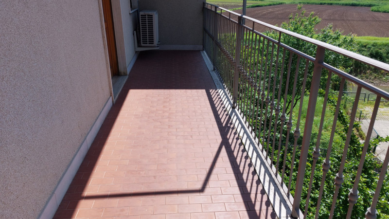 Vicenza, in zona di Sant' Agostino, si propone in vendita una casa singola di ampie metrature, di...