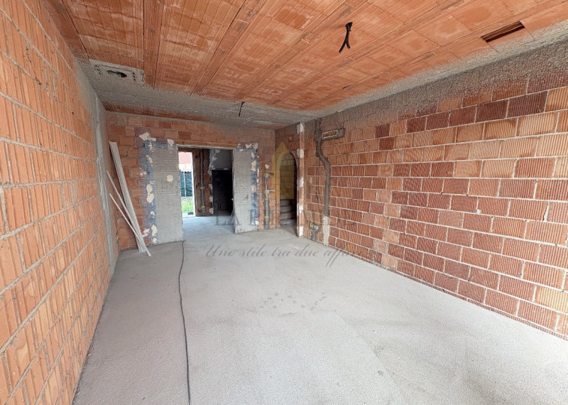 PORZIONE DI TESTA DI TRIFAMILIARE NUOVA – AMPI SPAZI E MANSARDA ABITABILE

Proponiamo in vendita ...