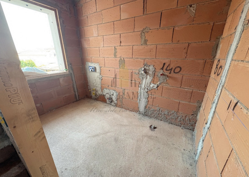 PORZIONE DI TESTA DI TRIFAMILIARE NUOVA – AMPI SPAZI E MANSARDA ABITABILE

Proponiamo in vendita ...