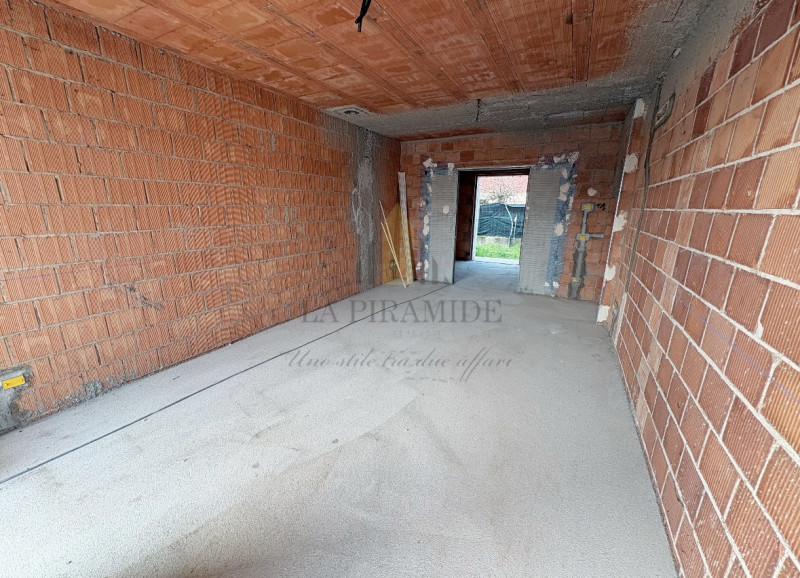 PORZIONE DI TESTA DI TRIFAMILIARE NUOVA – AMPI SPAZI E MANSARDA ABITABILE

Proponiamo in vendita ...