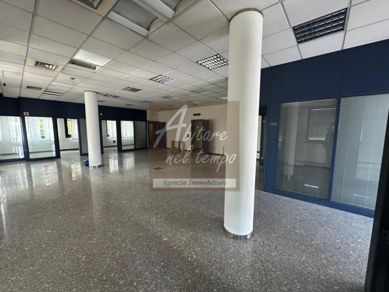 SAN GIORGIO IN BOSCO (PD) - CENTRO

Proponiamo in locazione un ampio ufficio di circa 140 m² util...