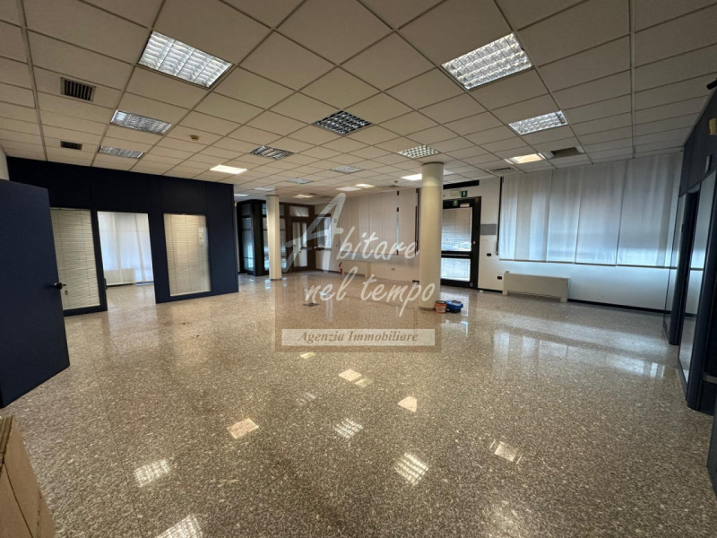 SAN GIORGIO IN BOSCO (PD) - CENTRO

Proponiamo in locazione un ampio ufficio di circa 140 m² util...