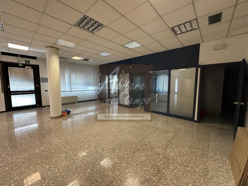 SAN GIORGIO IN BOSCO (PD) - CENTRO

Proponiamo in locazione un ampio ufficio di circa 140 m² util...