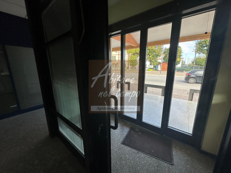 SAN GIORGIO IN BOSCO (PD) - CENTRO

Proponiamo in locazione un ampio ufficio di circa 140 m² util...