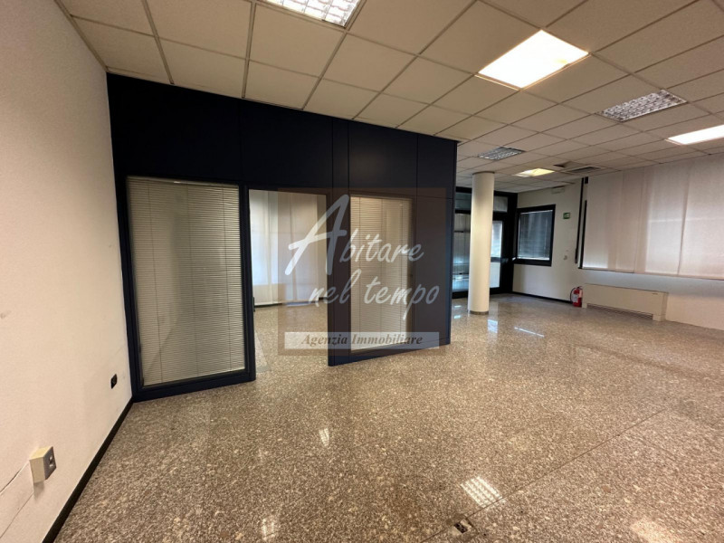 SAN GIORGIO IN BOSCO (PD) - CENTRO

Proponiamo in locazione un ampio ufficio di circa 140 m² util...