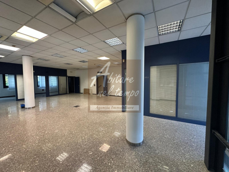 SAN GIORGIO IN BOSCO (PD) - CENTRO

Proponiamo in locazione un ampio ufficio di circa 140 m² util...