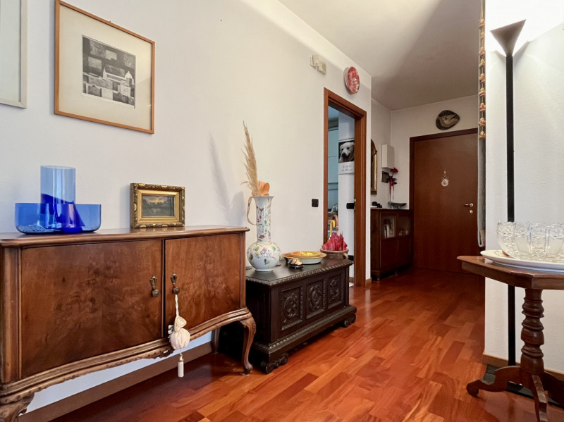 Nel cuore di un quartiere residenziale tra i più curati e ben abitati di Vicenza, circondato da o...