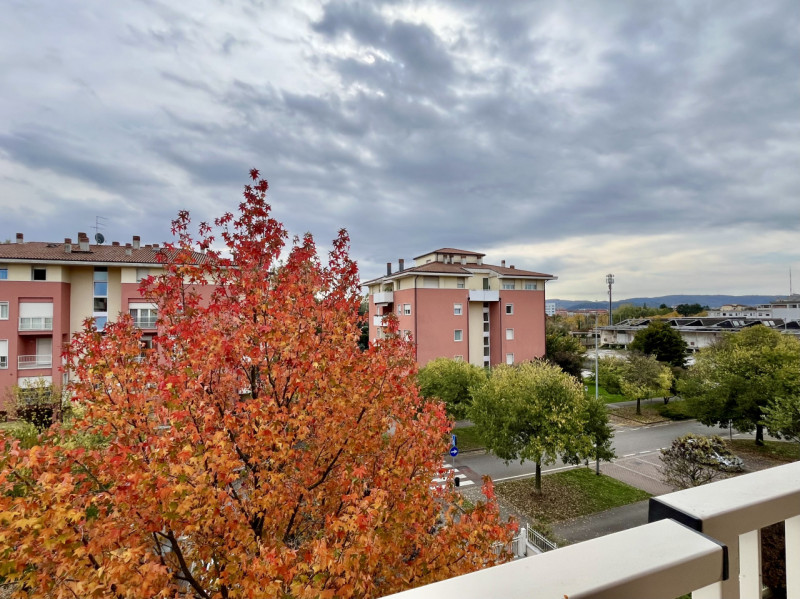 Nel cuore di un quartiere residenziale tra i più curati e ben abitati di Vicenza, circondato da o...