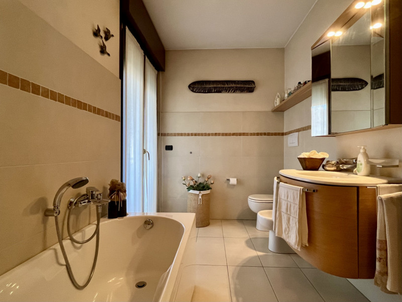 Nel cuore di un quartiere residenziale tra i più curati e ben abitati di Vicenza, circondato da o...