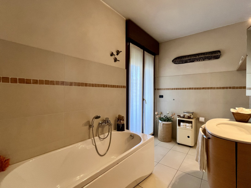 Nel cuore di un quartiere residenziale tra i più curati e ben abitati di Vicenza, circondato da o...