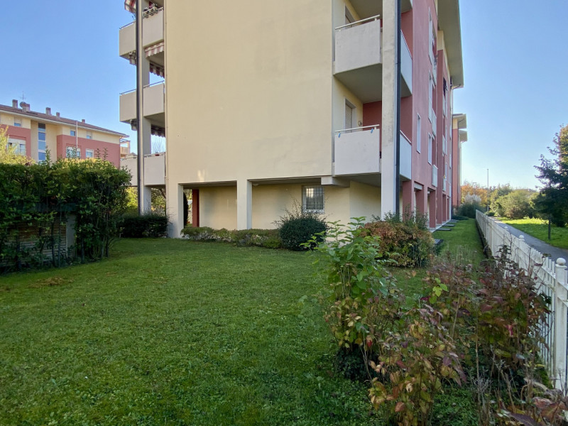Nel cuore di un quartiere residenziale tra i più curati e ben abitati di Vicenza, circondato da o...