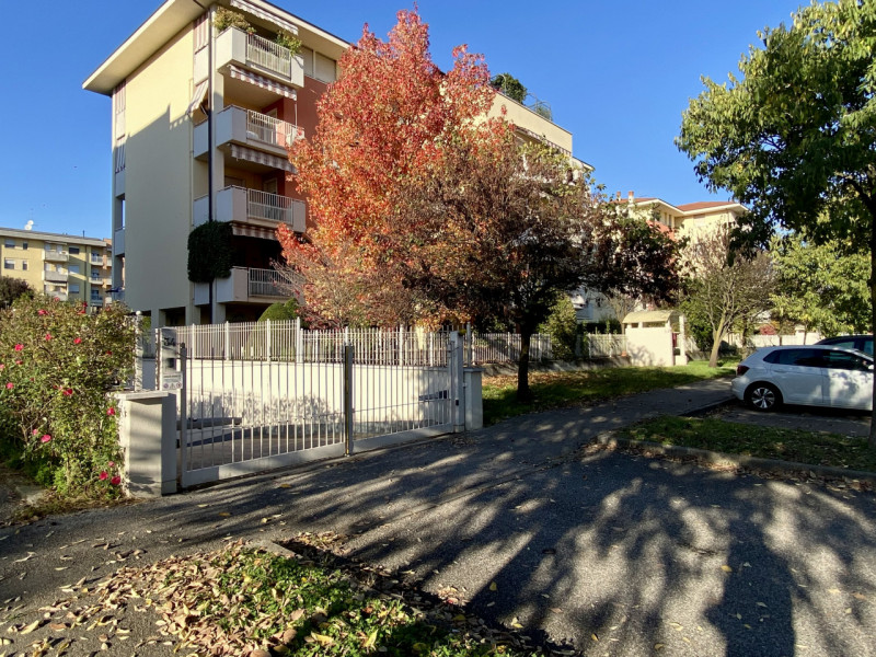 Nel cuore di un quartiere residenziale tra i più curati e ben abitati di Vicenza, circondato da o...