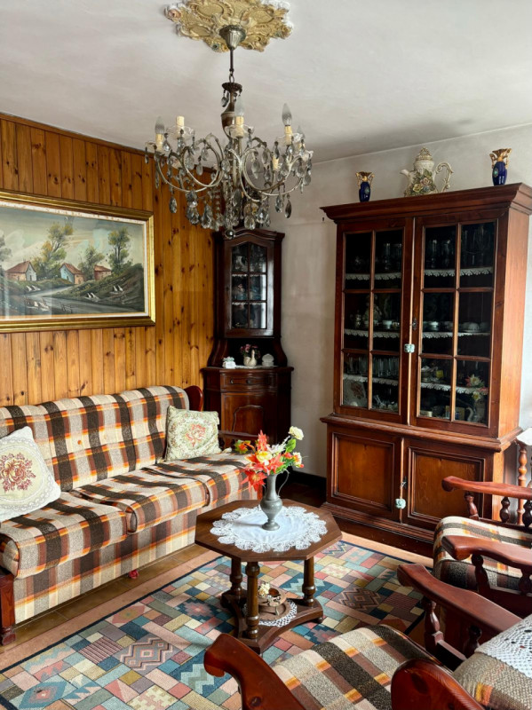 Nel centro storico di Pernumia, proponiamo in vendita una porzione di bifamiliare dalle generose ...