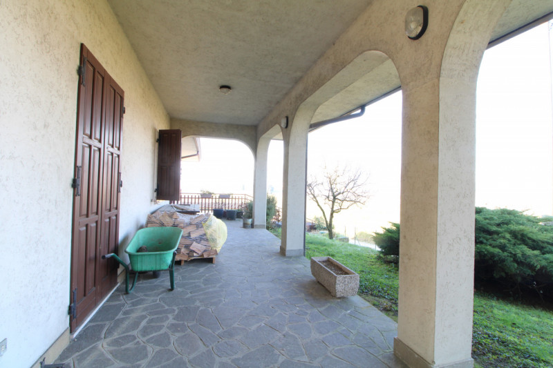 In posizione strategica, comoda alla viabilità principale e a tutti i servizi del paese, proponia...