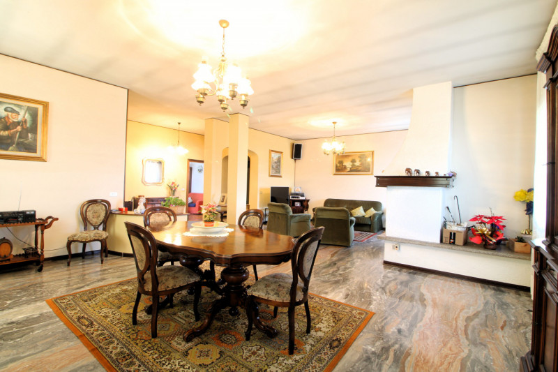 In posizione strategica, comoda alla viabilità principale e a tutti i servizi del paese, proponia...