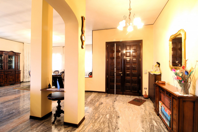 In posizione strategica, comoda alla viabilità principale e a tutti i servizi del paese, proponia...