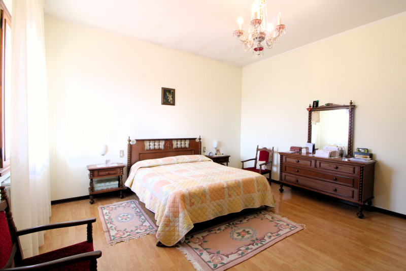 In posizione strategica, comoda alla viabilità principale e a tutti i servizi del paese, proponia...