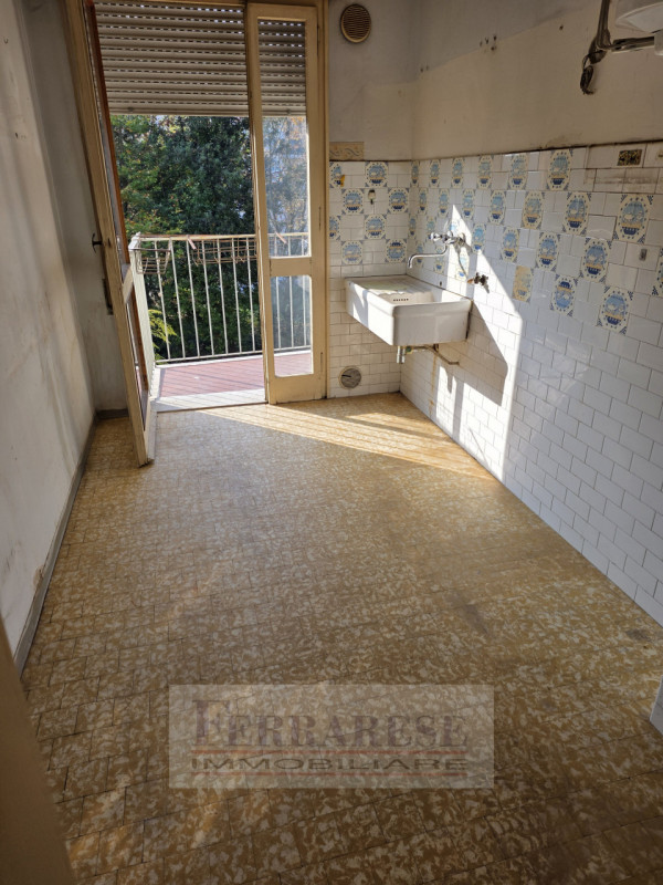 - ASTA IMMOBILIARE - PADOVA, via Luciano Manara, APPARTAMENTO al piano terzo, su fabbricato  con ...