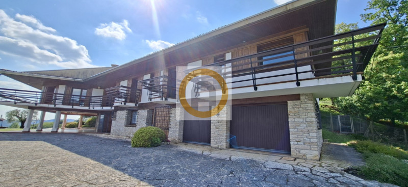 A pochi minuti da Possano e dal Centro di Asolo, proponiamo in vendita una villa esclusiva di cir...