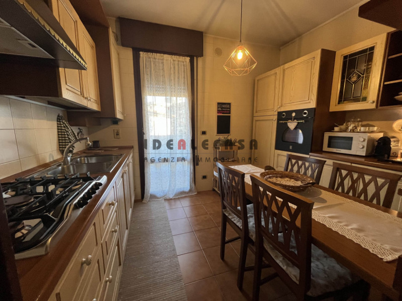 RIF:OM39 SARMEOLA DI RUBANO Proponiamo in vendita appartamento bicamere ben tenuto al terzo e ult...