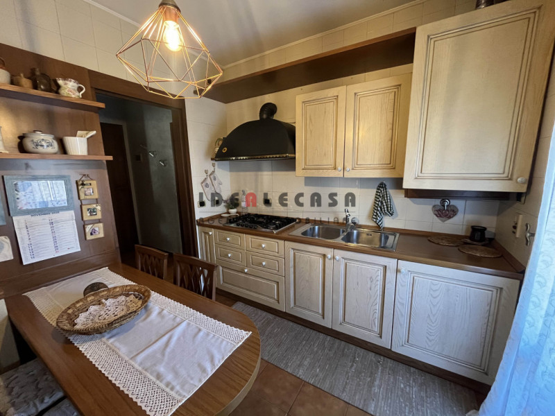 RIF:OM39 SARMEOLA DI RUBANO Proponiamo in vendita appartamento bicamere ben tenuto al terzo e ult...