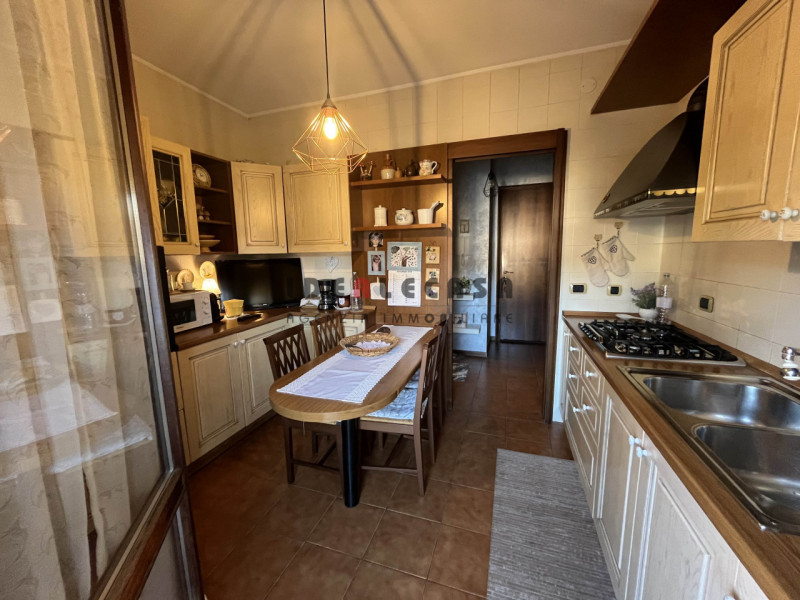 RIF:OM39 SARMEOLA DI RUBANO Proponiamo in vendita appartamento bicamere ben tenuto al terzo e ult...