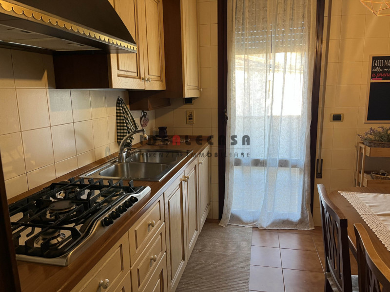 RIF:OM39 SARMEOLA DI RUBANO Proponiamo in vendita appartamento bicamere ben tenuto al terzo e ult...