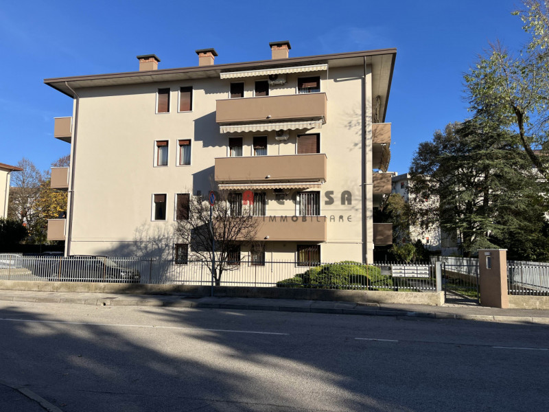 RIF:OM39 SARMEOLA DI RUBANO Proponiamo in vendita appartamento bicamere ben tenuto al terzo e ult...