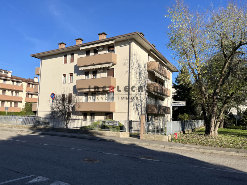 RIF:OM39 SARMEOLA DI RUBANO Proponiamo in vendita appartamento bicamere ben tenuto al terzo e ult...