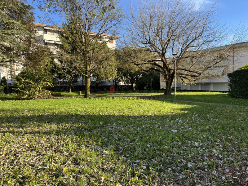 RIF:OM39 SARMEOLA DI RUBANO Proponiamo in vendita appartamento bicamere ben tenuto al terzo e ult...