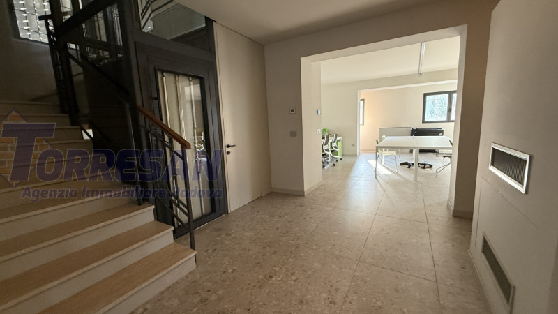 UFFICIO DI PREGIO IN VILLA STORICA – PADOVA, VICINANZE TRIBUNALE E FIERA


All’interno di una’ pr...