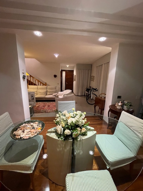 CAZZAGO di Pianiga vendesi bella Bifamiliare con giardino privato e ingresso indipendente. 
Svilu...