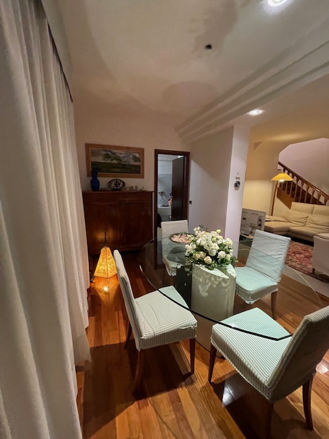 CAZZAGO di Pianiga vendesi bella Bifamiliare con giardino privato e ingresso indipendente. 
Svilu...