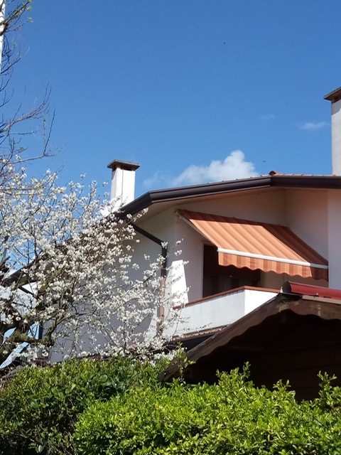 CAZZAGO di Pianiga vendesi bella Bifamiliare con giardino privato e ingresso indipendente. 
Svilu...