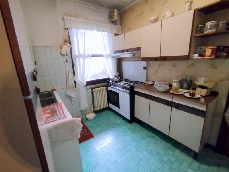 ZONA INDUSTRIALE: CAPANNONE, UFFICI ED ABITAZIONE €.570.000 rif.CL504

Proponiamo in vendita, nel...