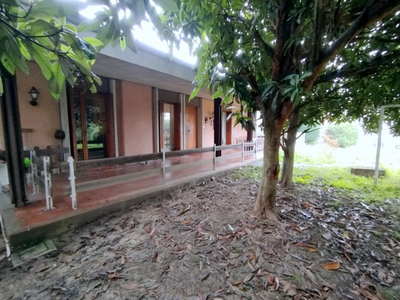 ZONA INDUSTRIALE: CAPANNONE, UFFICI ED ABITAZIONE €.570.000 rif.CL504

Proponiamo in vendita, nel...