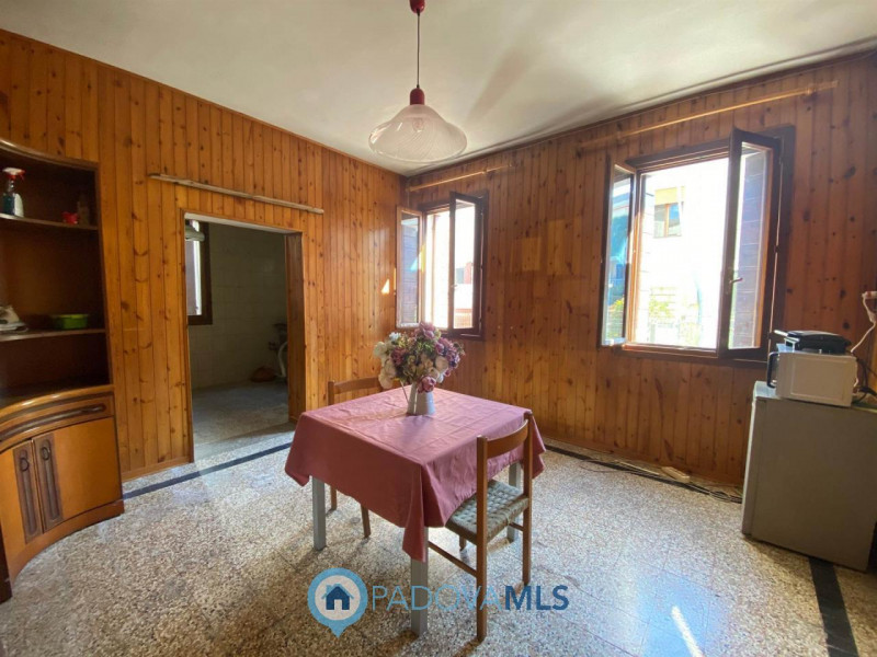 Immobile in esclusiva al Gruppo Padova MLS.
Situata in pieno centro a Camposampiero, comoda a tut...