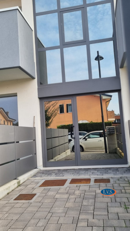 MONTEGALDA (VI) - In una posizione estremamente riservata e immersa nel verde proponiamo  al pian...