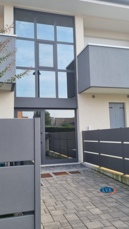 MONTEGALDA (VI) - In una posizione estremamente riservata e immersa nel verde proponiamo  al pian...