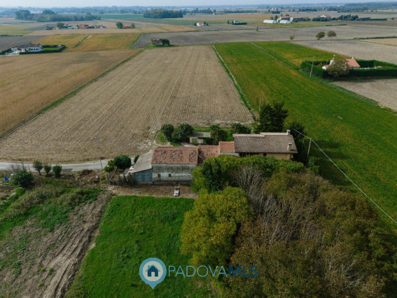 Immobile in esclusiva al Gruppo Padova MLS
Immersa nel verde ma comodamente vicina al centro del ...