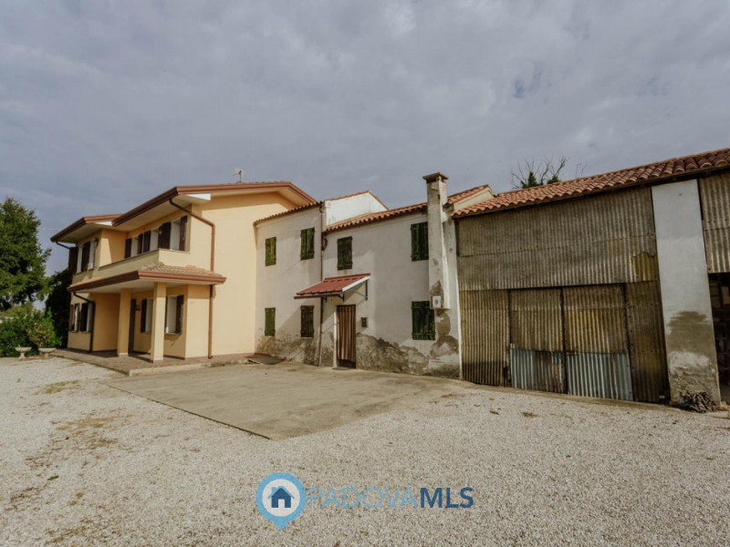 Immobile in esclusiva al Gruppo Padova MLS
Immersa nel verde ma comodamente vicina al centro del ...