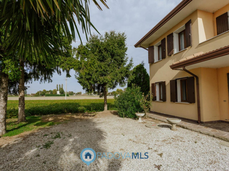 Immobile in esclusiva al Gruppo Padova MLS
Immersa nel verde ma comodamente vicina al centro del ...