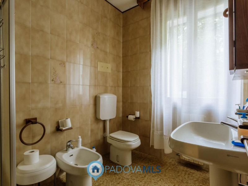 Immobile in esclusiva al Gruppo Padova MLS
Immersa nel verde ma comodamente vicina al centro del ...