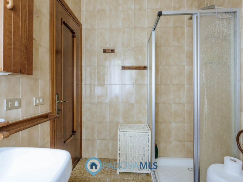 Immobile in esclusiva al Gruppo Padova MLS
Immersa nel verde ma comodamente vicina al centro del ...